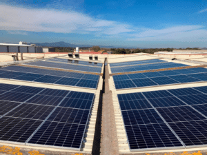 La empresa AD Partes de Riudellots de la Selva, ha confiado en Fotovol para instalar un sistema fotovoltaico de una potencia de 115 kWp.