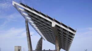 Instalación de placas fotovoltaicas en el Fòrum de Barcelona, Catalunya