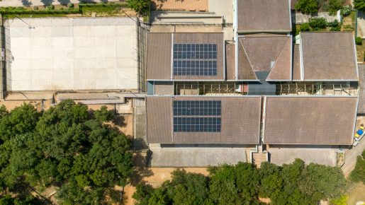 El Ayuntamiento de Celrà demuestra su inquietud impulsando una instalación fotovoltaica en la Escuela L'Aulet de Celrà.