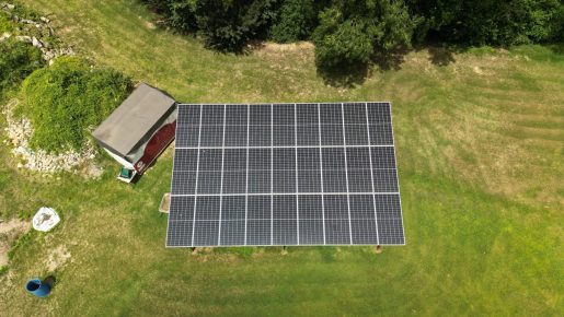 Projecte en funcionament a Sant Miquel de Campmajor, consistent en una instal·lació fotovoltaica per autoconsum amb una potència de 12 kWp.