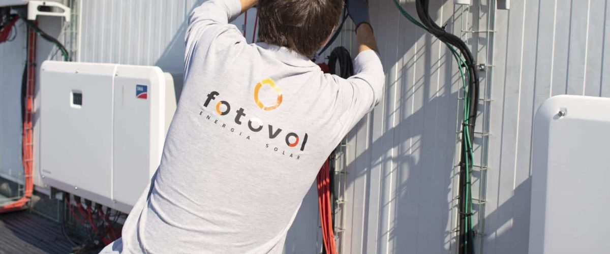 La protecció adequada del cablejat elèctric en un sistema fotovoltaic és essencial per a garantir la seva seguretat i rendiment òptim.
