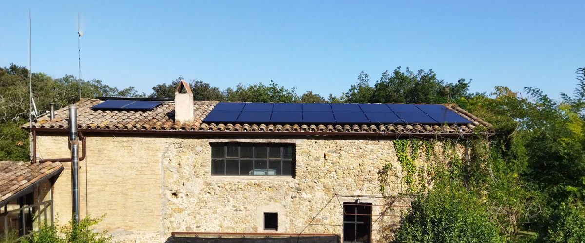 Es muy importante aplicar un buen mantenimiento a los sistemas fotovoltaicos residenciales para evitar inconvenientes repentinos.