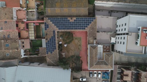 Placas solares instaladas en cubierta del Institut Català del Suro de Palafrugell