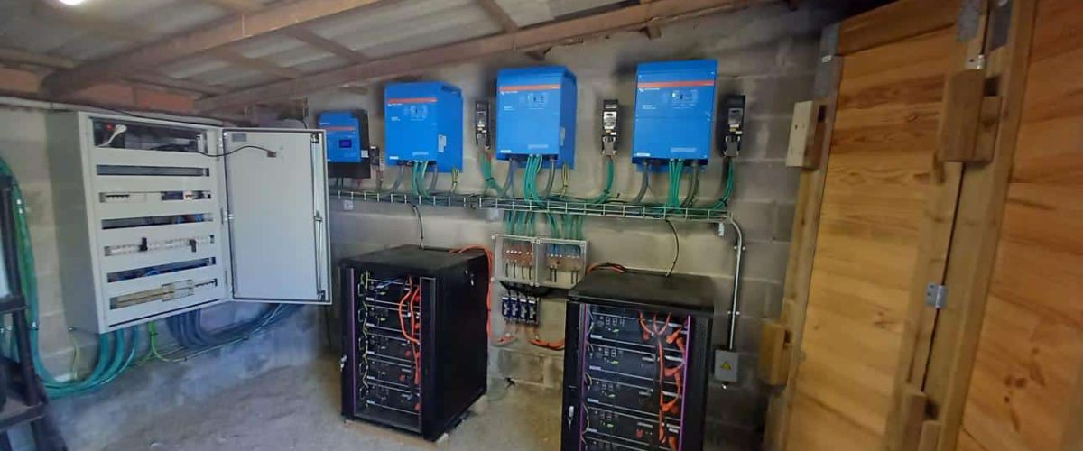 bateries Coneix tots els avantatges d'instal·lar bateries solars en un sistema fotovoltaic, i maximitza l'ús de l'energia solar.
