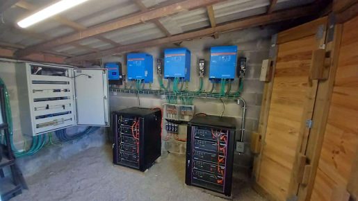 Coneix tots els avantatges d'instal·lar bateries solars en un sistema fotovoltaic, i maximitza l'ús de l'energia solar.